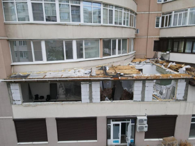 Алматыда "Хан Тәңірі" тұрғын үй кешеніндегі қосалқы құрылыс сот шешімімен сүрілуде
