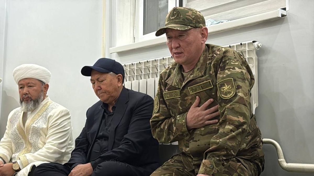 “Кешірім сұраймын”: қорғаныс министрі Каспийде қаза тапқан әскерилердің отбасымен кездесті (видео)